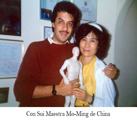 Con Sui Maestra Mo-Ming de China